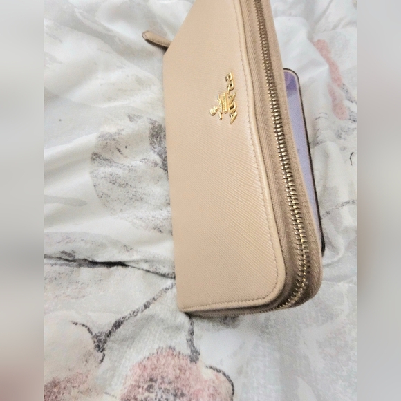PRADA BEIGE SAFFIANO LEATHER ZIP AROUND WALLET Pre-loved - Picture 4 of 11